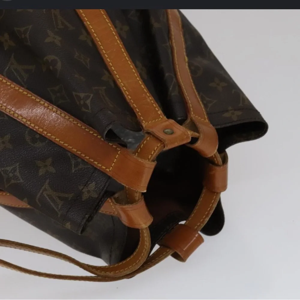 Louis Vuitton Brown Duffel Bag with Iconic Design - Picture 9 of 11